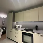 Modernes Inkl Garage Und Balkon