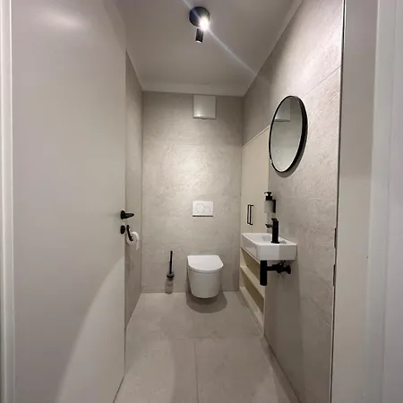 Modernes Inkl Garage Und Balkon Appartamento