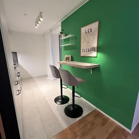Modernes Inkl Garage Und Balkon Apartman