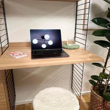 Modernes Inkl Garage Und Balkon Apartman