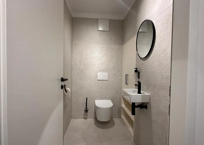 Modernes Inkl Garage Und Balkon Appartamento