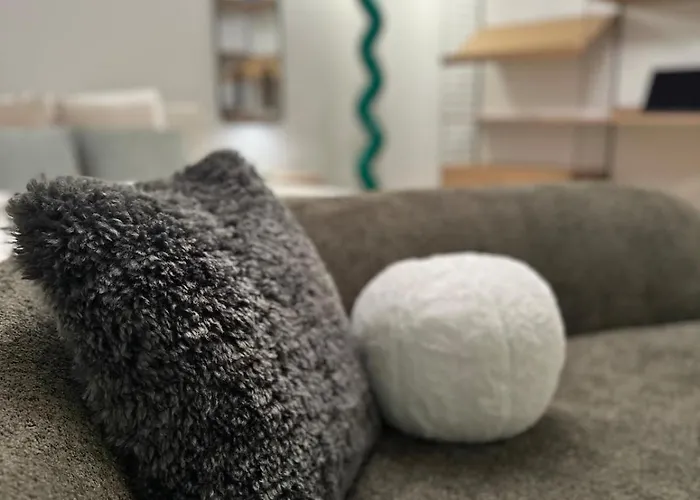 Apartment Modernes Inkl Garage Und Balkon *