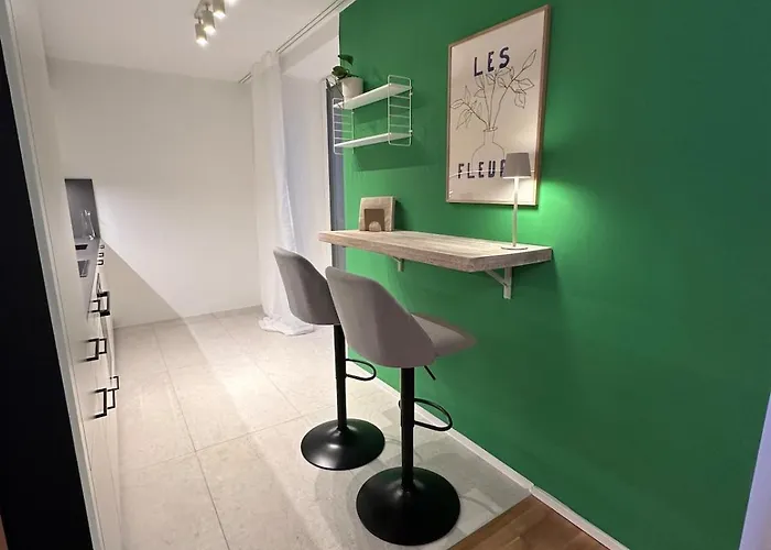 Modernes Inkl Garage Und Balkon Appartamento